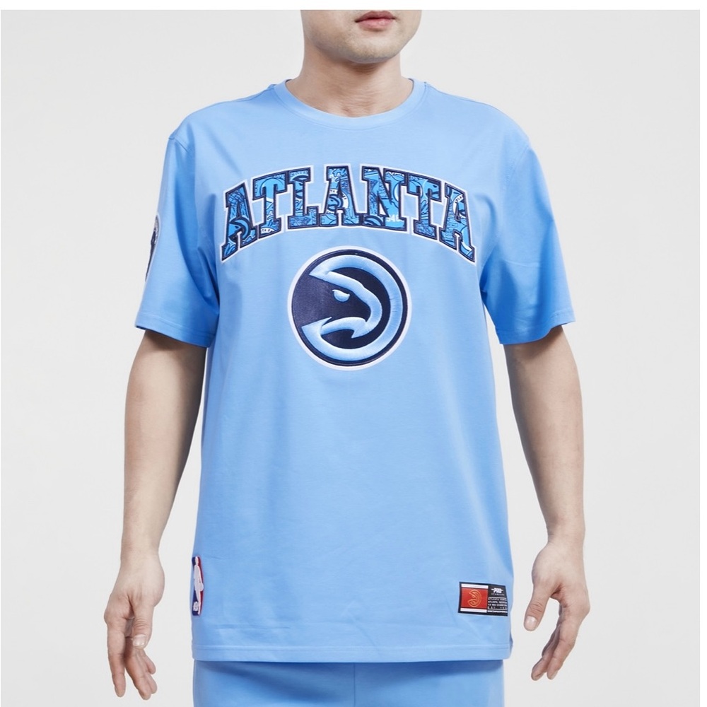 Pro Standard Atlanta Hawks short sleeve t shirt size large